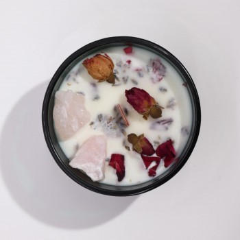 Crystal Floral rožių kvapo žvakė – The Lovers Hop Hare